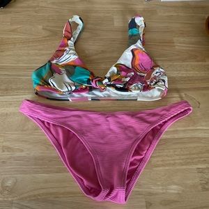 Billabong bikini size medium